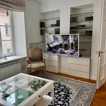 Apartment Old Town, Bright, Peaceful, Balcony, Netflix *