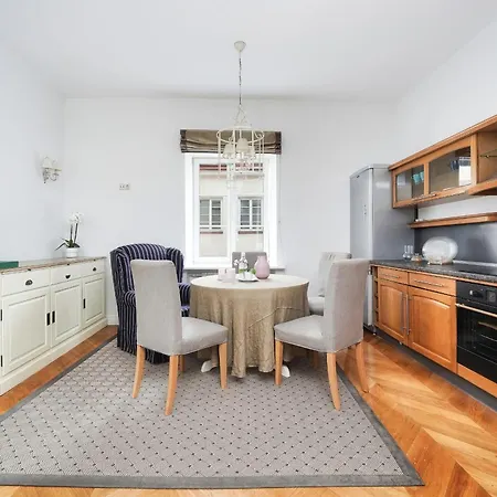 Old Town, Bright, Peaceful, Balcony, Netflix Lägenhet