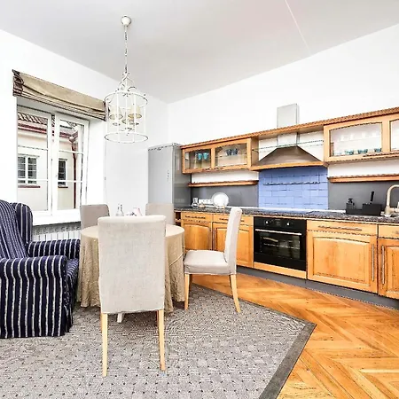 Old Town, Bright, Peaceful, Balcony, Netflix *