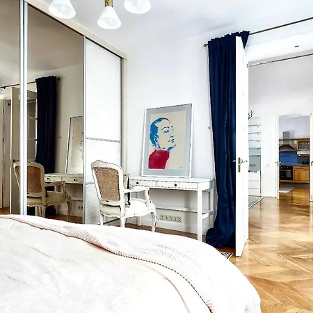 Old Town, Bright, Peaceful, Balcony, Netflix Apartment