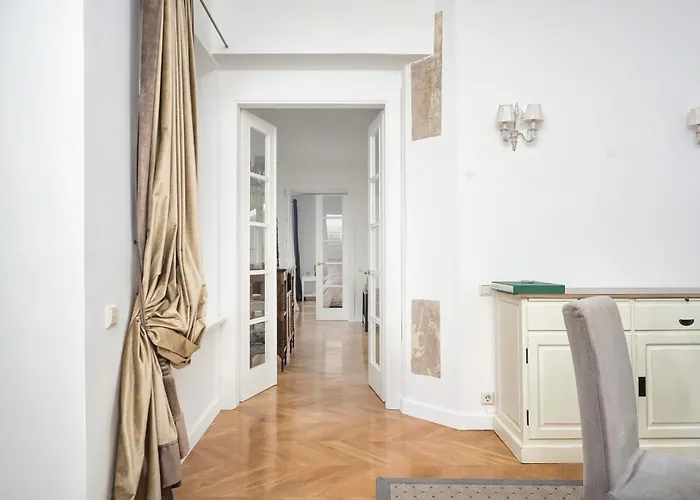 Old Town, Bright, Peaceful, Balcony, Netflix アパート *