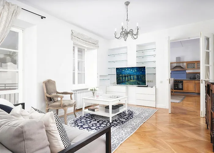 Old Town, Bright, Peaceful, Balcony, Netflix アパート