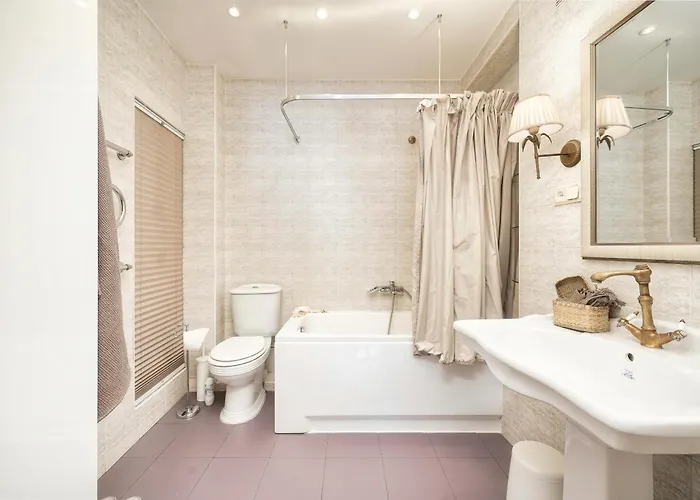 Old Town, Bright, Peaceful, Balcony, Netflix アパート