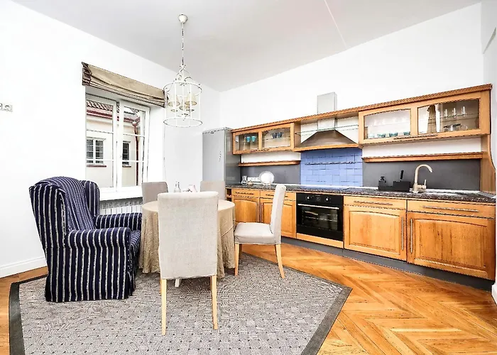 Old Town, Bright, Peaceful, Balcony, Netflix *