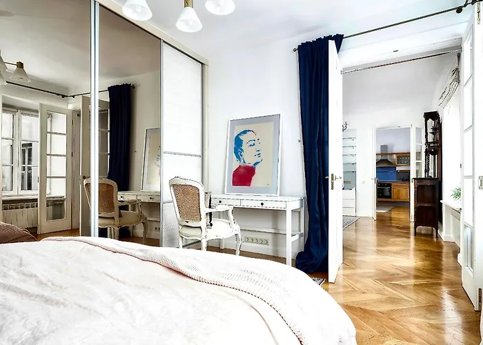 Old Town, Bright, Peaceful, Balcony, Netflix アパート