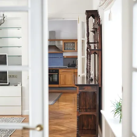 Old Town, Bright, Peaceful, Balcony, Netflix *